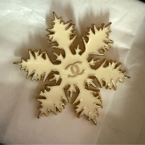 CHANEL Gold and Cream Snowflake Brooch w/ Chanel box EUC - Picture 1 of 3